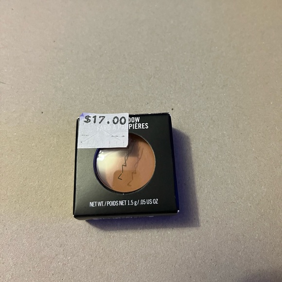 MAC COSMETICS Eyeshadow in Soft Brown - Picture 2 of 3